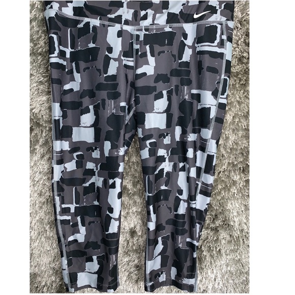 Nike Pants - Women’s Nike dri-fit workout capris
